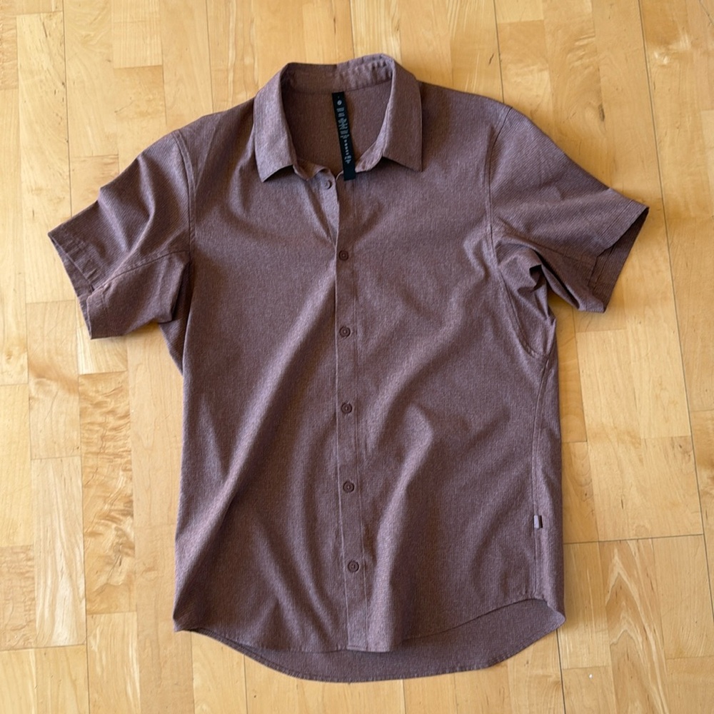 Lululemon Men’s Ventlight Mesh Short Sleeve Button Up Shirt